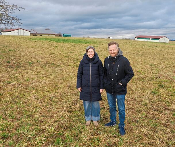 Markus und Lara Jenner aus Erdmannhausen wollen auf 2,5 Hektar Fläche Agri-Photovoltaik aufziehen.