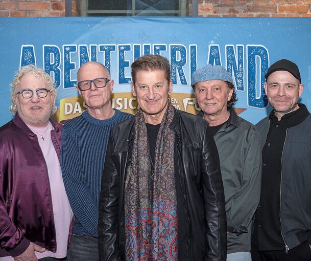 Fiebern hier noch der Stuttgarter Premiere entgegen: Co-Sänger Cherry Gehring, Keyboarder Matthias Ulmer, Frontmann Hartmut Engler, Gitarrist Rudi Buttas, und Schlagzeuger Frank Dapper (von links) sind ein großer Teil der Kernbesetzung der Bietigheim