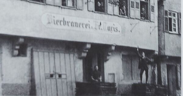 Das Foto der Bierbrauerei-Taxis dürfte um 1920 gemacht worden sein.