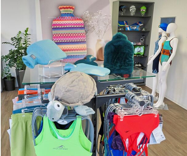 Wärmflaschen (auch in Schildkrötenform) und Schwimmausrüstung sind die beiden geschäftlichen Standbeine von Fashy.