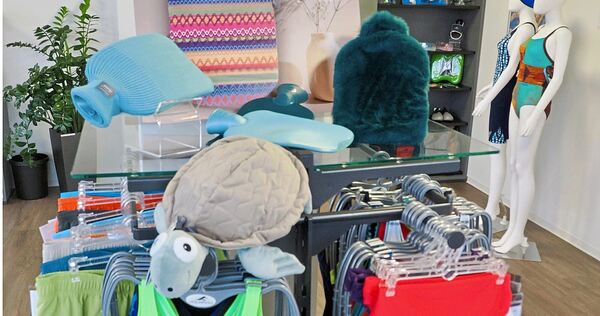 Wärmflaschen (auch in Schildkrötenform) und Schwimmausrüstung sind die beiden geschäftlichen Standbeine von Fashy.