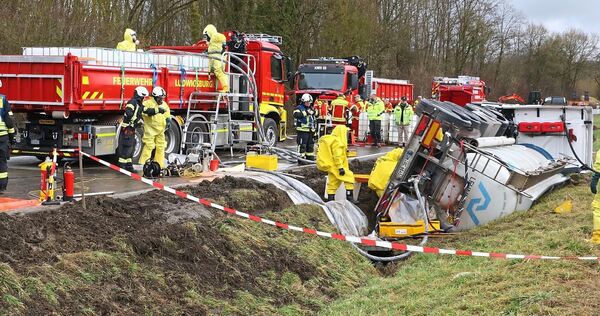 Ein Gefahrguttransporter ist bei Großbottwar umgekippt.
