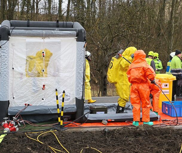 Das Eisenchlorid wird umgepumpt.