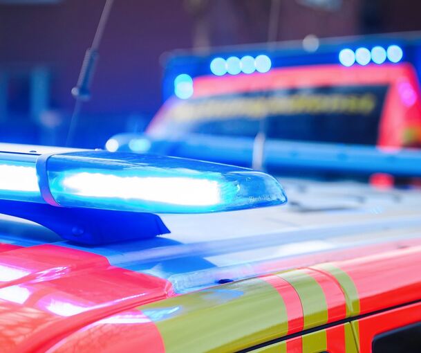 Die Rettungskräfte können am Samstagmorgen nichts mehr für den Fußgänger machen: Die Reanimation bleibt ohne Erfolg. Die Rettungskräfte können am Samstagmorgen nichts mehr für den Fußgänger machen: Die Reanimation bleibt ohne Erfolg.