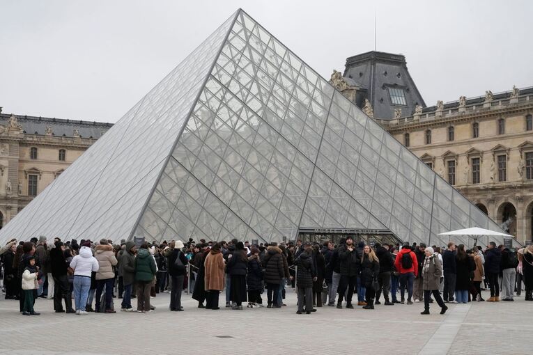 Festnahmen nach Betrugsverdacht im Louvre
