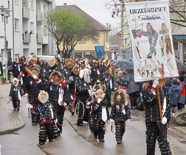 Unerschrocken unterwegs: Der Regen am Samstag kann den Urzeln selbstverständlich nichts anhaben.