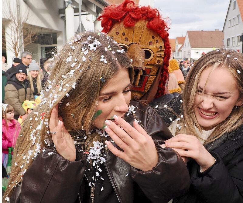 Achtung, Hexe im Anmarsch.