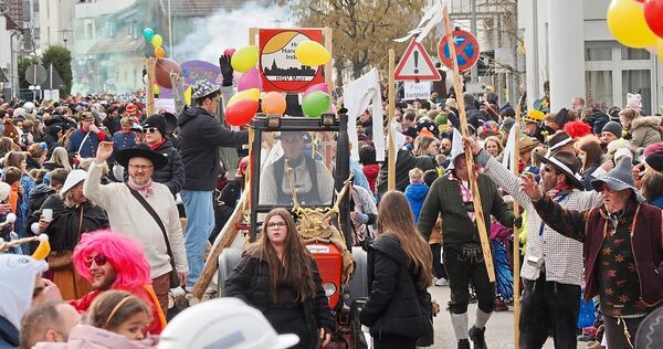 Ausgelassene Stimmung herrscht beim Faschingsumzug der Carnevalsfreunde Murr.