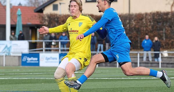 Stark begonnen hat der FC Marbach um Nick Petruzzelli (links) gegen Sami Hamza Germanen aus Bietigheim.