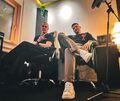 Vom Influencer zum Rapper: Dimitrios Theodoridis (rechts) mit Kumpel und Produzent Usha.