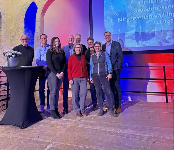 Der Vorstand (von links): Norbert Geissel, Martin Wennberg, Lisa Ernst, Martin Krugmeister, Sybille Bornmann, Thomas Hachenberger, Ulrich Natterer, Regine Hachtel und Oberbürgermeister Uwe Skrzypek-Muth.