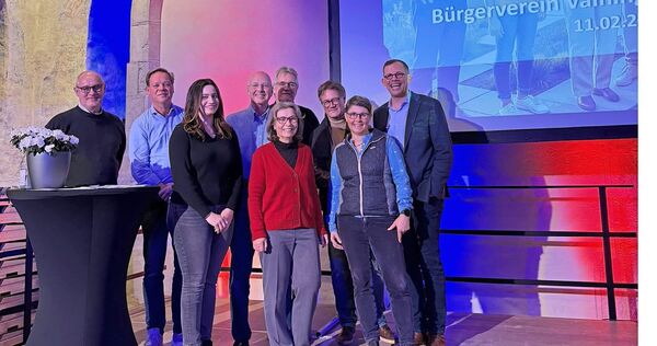 Der Vorstand (von links): Norbert Geissel, Martin Wennberg, Lisa Ernst, Martin Krugmeister, Sybille Bornmann, Thomas Hachenberger, Ulrich Natterer, Regine Hachtel und Oberbürgermeister Uwe Skrzypek-Muth.