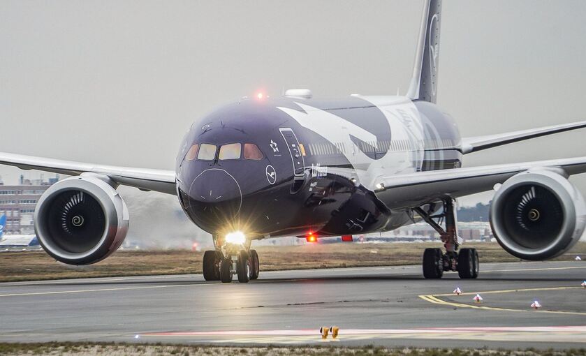 Boeing 787-9 mit Sonderlackierung «100 Jahre Lufthansa» Boeing 787-9 mit Sonderlackierung «100 Jahre Lufthansa»