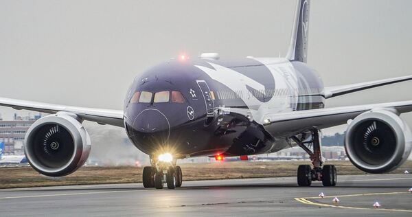 Boeing 787-9 mit Sonderlackierung «100 Jahre Lufthansa»