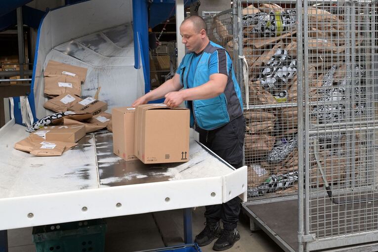 Brandenburgs Ministerpräsident besucht Firma Hermes Logistik Brandenburgs Ministerpräsident besucht Firma Hermes Logistik