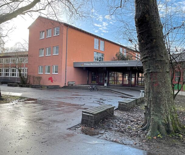 Ein Schaden in sechsstelliger Höhe entstand bei einem Brandanschlag auf die Gemeinschaftsschule. Die Stadt will jetzt mit Videoüberwachung reagieren.