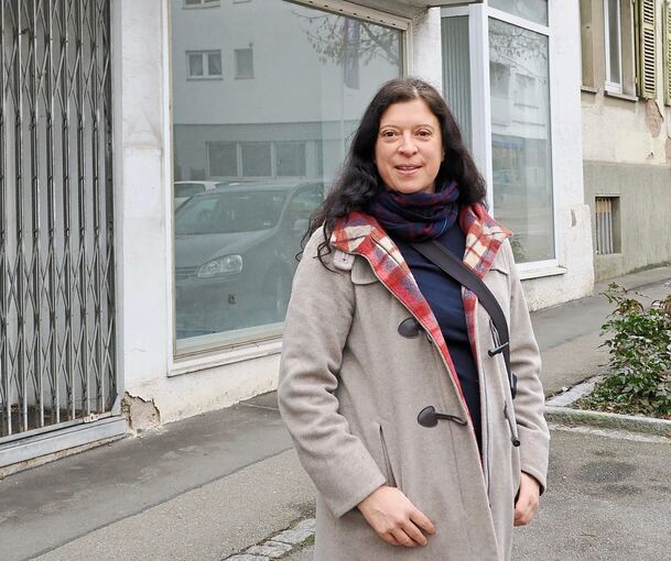 Nadja Schmidt beim Spaziergang durch den Ludwigsburger Stadtteil Oßweil: Sie kritisiert den Leerstand.