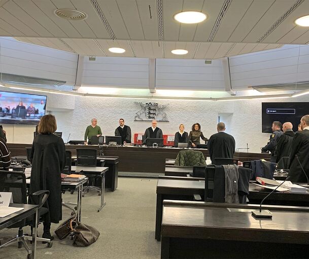 Im Landgericht geht es am Dienstag ans Eingemachte – mit vielen Einblicken, auch in die Handys der Angeklagten.