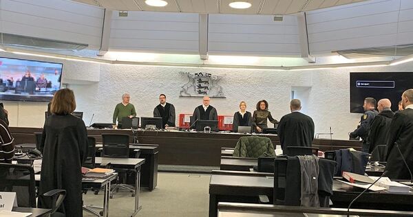 Im Landgericht geht es am Dienstag ans Eingemachte – mit vielen Einblicken, auch in die Handys der Angeklagten.