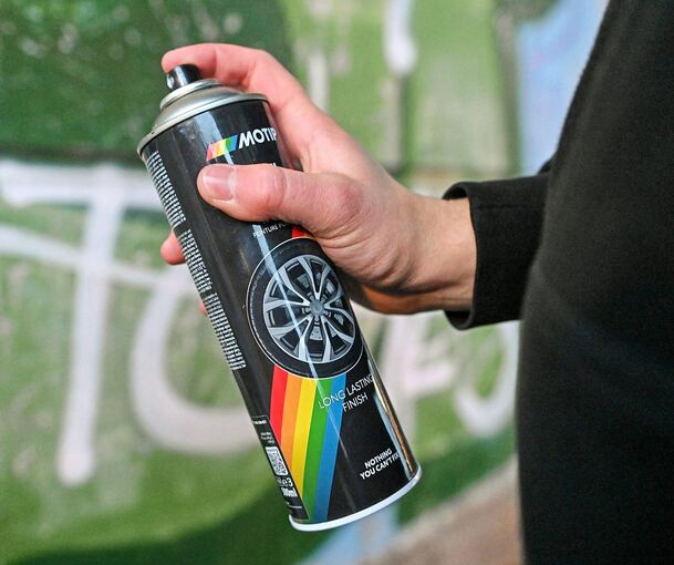 Mehrere Schriftzüge und ein Pentagramm wurden auf die Markgröninger Sporthalle und Mensa gesprüht.