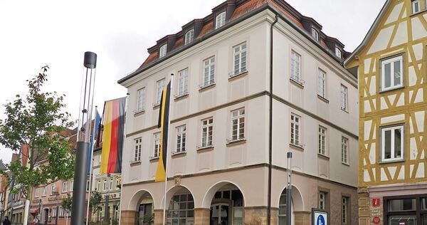 Wegen der Finanznot soll auch die Verwaltungsstruktur im Rathaus untersucht werden.