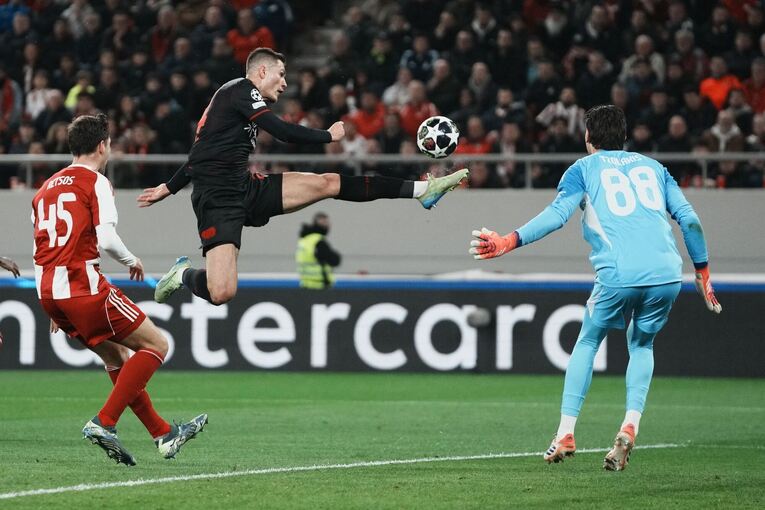 Olympiakos Piräus - Bayer Leverkusen Olympiakos Piräus - Bayer Leverkusen