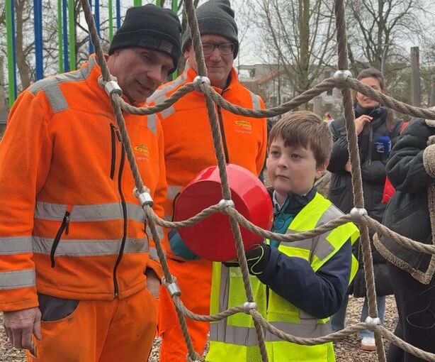 Siebenjähriger Spielplatzprüfer in Sinsheim Siebenjähriger Spielplatzprüfer in Sinsheim