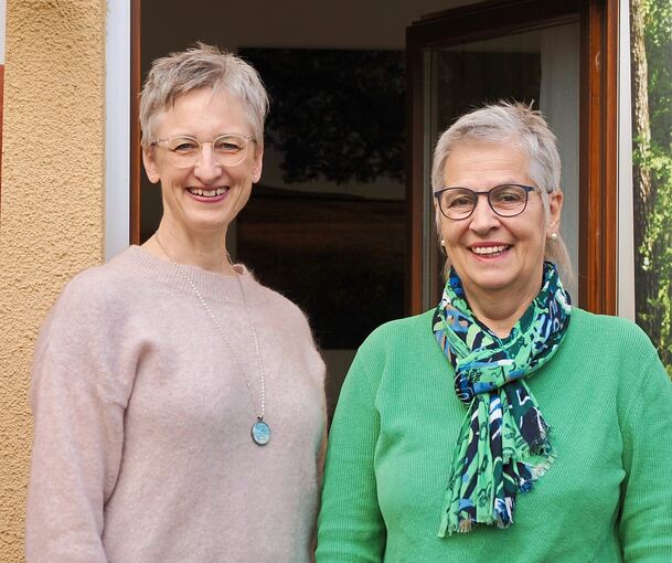 Christine Burkhardt (links) von der kirchlichen Sozialstation in Sachsenheim und Anita Ereth vom Hospizdienst Neckar-Stromberg freuen sich über weitere ehrenamtliche Sterbebegleiter.