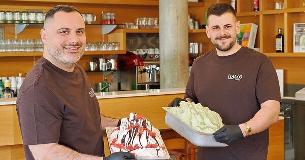 Davide de Paola und Guiseppe Amendola freuen sich auf die Eröffnung ihres neuen Eiscafés. Davide de Paola und Guiseppe Amendola freuen sich auf die Eröffnung ihres neuen Eiscafés.