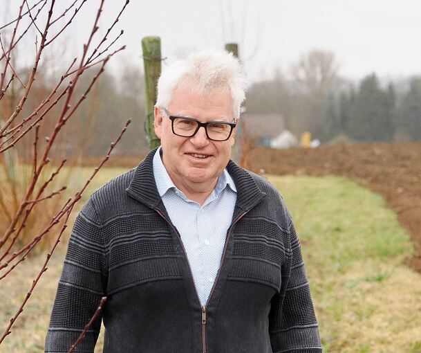 Bernhard Ritz am Rande seines Aussiedlerhofes in Markgröningen.