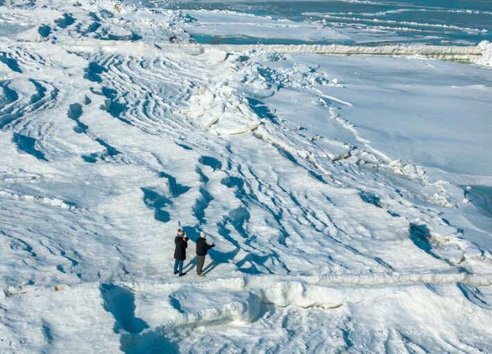 Eisberge türmen sich an der Ostseeküste Eisberge türmen sich an der Ostseeküste