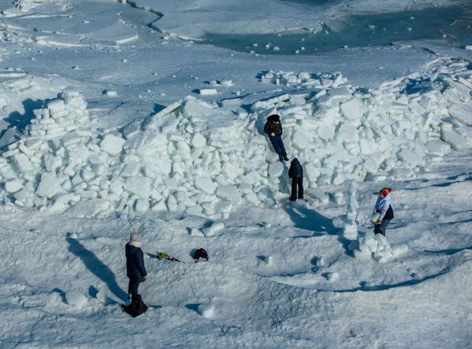 Eisberge türmen sich an der Ostseeküste Eisberge türmen sich an der Ostseeküste