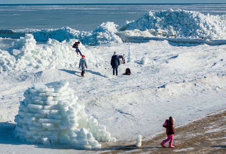 Eisberge türmen sich an der Ostseeküste Eisberge türmen sich an der Ostseeküste