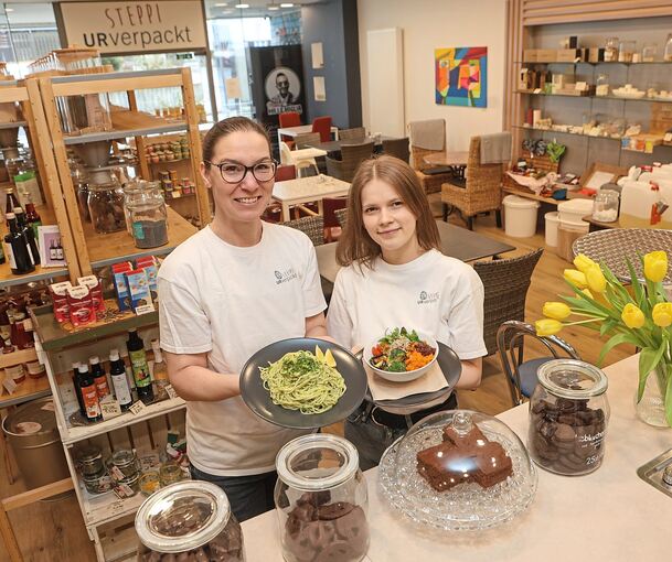 Tanja Fischer und Delenn Michelfelder kochen im Unverpacktladen alles frisch.