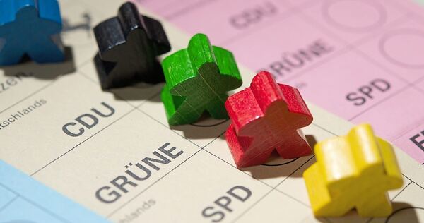 Die sechs Direktkandidatinnen und -kandidaten aus den drei Wahlkreisen des Landkreises Ludwigsburg kommen zu den drei Podiumsdiskussionen der LKZ.