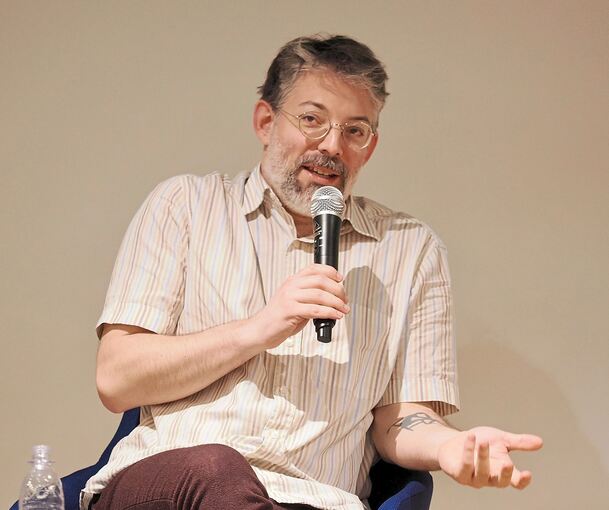 Tomer Dotan Dreyfus bei seiner Lesung im Kulturzentrum.