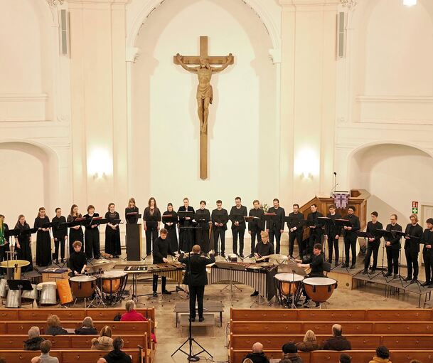 Das Konzert des Collegium Vocale Stuttgart für Vokalensemble und Percussion in der Ludwigsburger Stadtkirche.