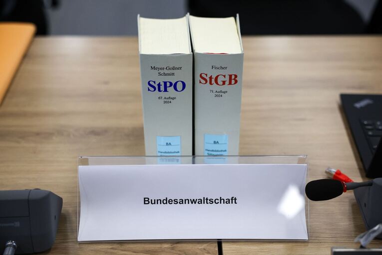 Strafprozessordnung (StPO, l) und Strafgesetzbuch (StGB) Strafprozessordnung (StPO, l) und Strafgesetzbuch (StGB)