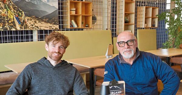 Freuen sich über Besucher im Basecamp: Geschäftsführer Christian Gold (links) und Chefkoch Gaetano Miano.