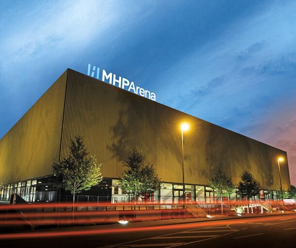 Korbleger und Rote Wurst: Die MHP-Arena zieht zu den Heimspielen der MHP Riesen Ludwigsburg Tausende Fans an. Damit sie noch mehr vom Spiel und dem Drumherum haben, geht der Verein mit einer Innovation Arena auf Ideensuche.