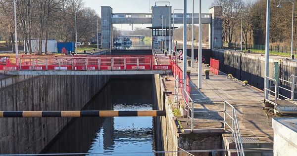 Neckarschleuse in Pleidelsheim: Für 135 Meter lange Schiffe ist hier aktuell kein Platz.