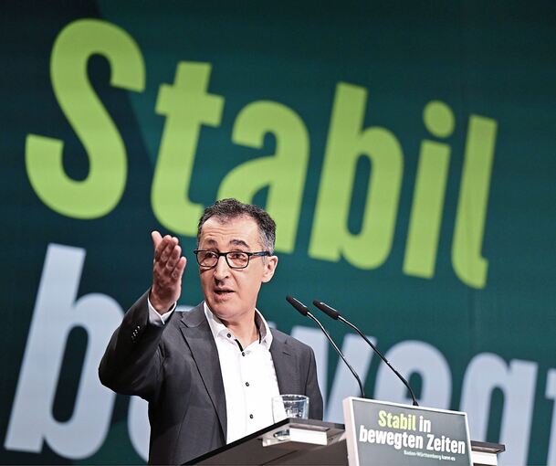 Landesväterlich, aber meinungsstark: Cem Özdemir profiliert sich als starker Spitzenkandidat. Hier spricht er beim Landesparteitag der Grünen in Ludwigsburg im Dezember 2025.