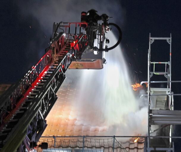 Ein Dachstuhlbrand in Gerlingen verlief dank dem schnellen Einsatz der Feuerwehren Gerlingen und Ditzingen am Montagabend glimpflich.