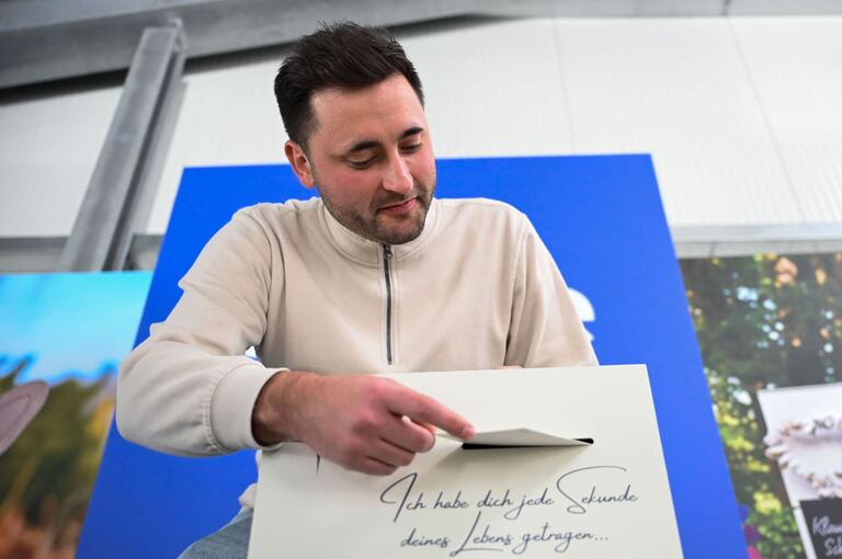 Grabsteine mit Briefschlitz