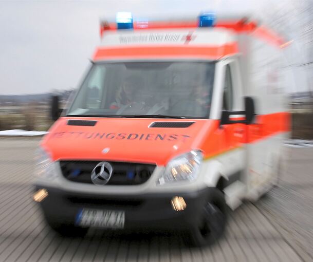 Bei dem Unfall wurde eine Frau und ihr einjähriger Sohn verletzt.