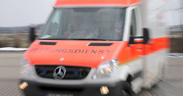 Bei dem Unfall wurde eine Frau und ihr einjähriger Sohn verletzt. Bei dem Unfall wurde eine Frau und ihr einjähriger Sohn verletzt.