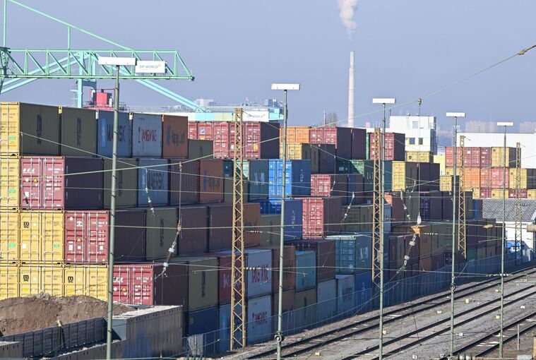 Umschlagbahnhof Logistik und Export Umschlagbahnhof Logistik und Export