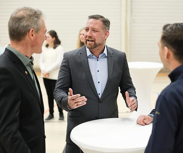 Man kennt ihn: Günther Pilz bei der Kandidatenvorstellung in der Gemeindehalle.