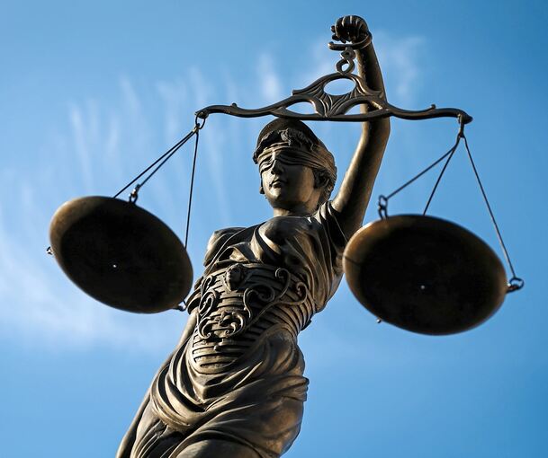 Glimpflich scheint für vier junge Männer aus dem Kreis Esslingen die Beteiligung an einem Angriff auf einen Ludwigsburger auszugehen.