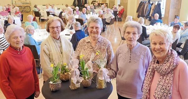 Bei dem Treffen im Ratskeller werden vier Frauen geehrt, die von Anfang an dabei sind: (von links) Waltraud Nägele (94) aus Oßweil, Gisela Jordan (86) aus Ludwigsburg, Marga Winter (79) aus Zell unter Aichelberg sowie Gretel Kondor (90) aus Asperg. D